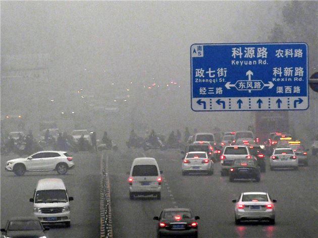 重磅！鄭州將取締馬路停車場(chǎng) 人行道禁設(shè)停泊位